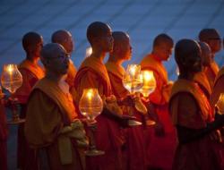 Буддийские праздники День Дхармы: Празднование в честь Учения Будды