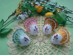 Пасхальная курочка крючком: как оригинально украсить праздничные яйца